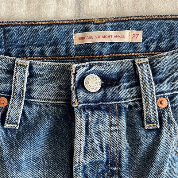 Levi's Ribcage Straight Ankle Jeans in Light Wash | Size 27 - Picture 2 of 7